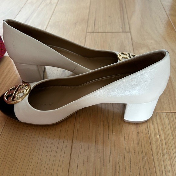 Tory Burch Black and Cream Heels with Gold Accent - Picture 2 of 6